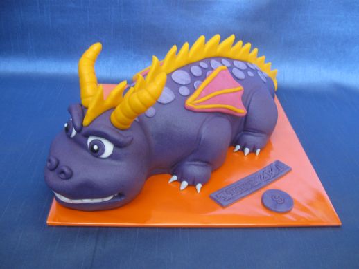 drak Spyro zboku