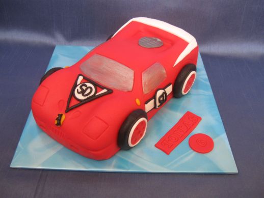 auto hot wheels červené šikmo