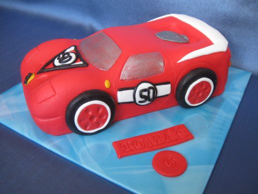 auto hot wheels červené zboku